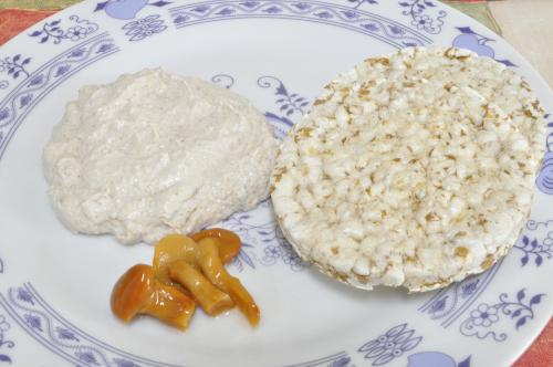 Jak uvařit rybí pomazánka s nakládanými houbami? Snadné recept, připravený za Do 30 minut